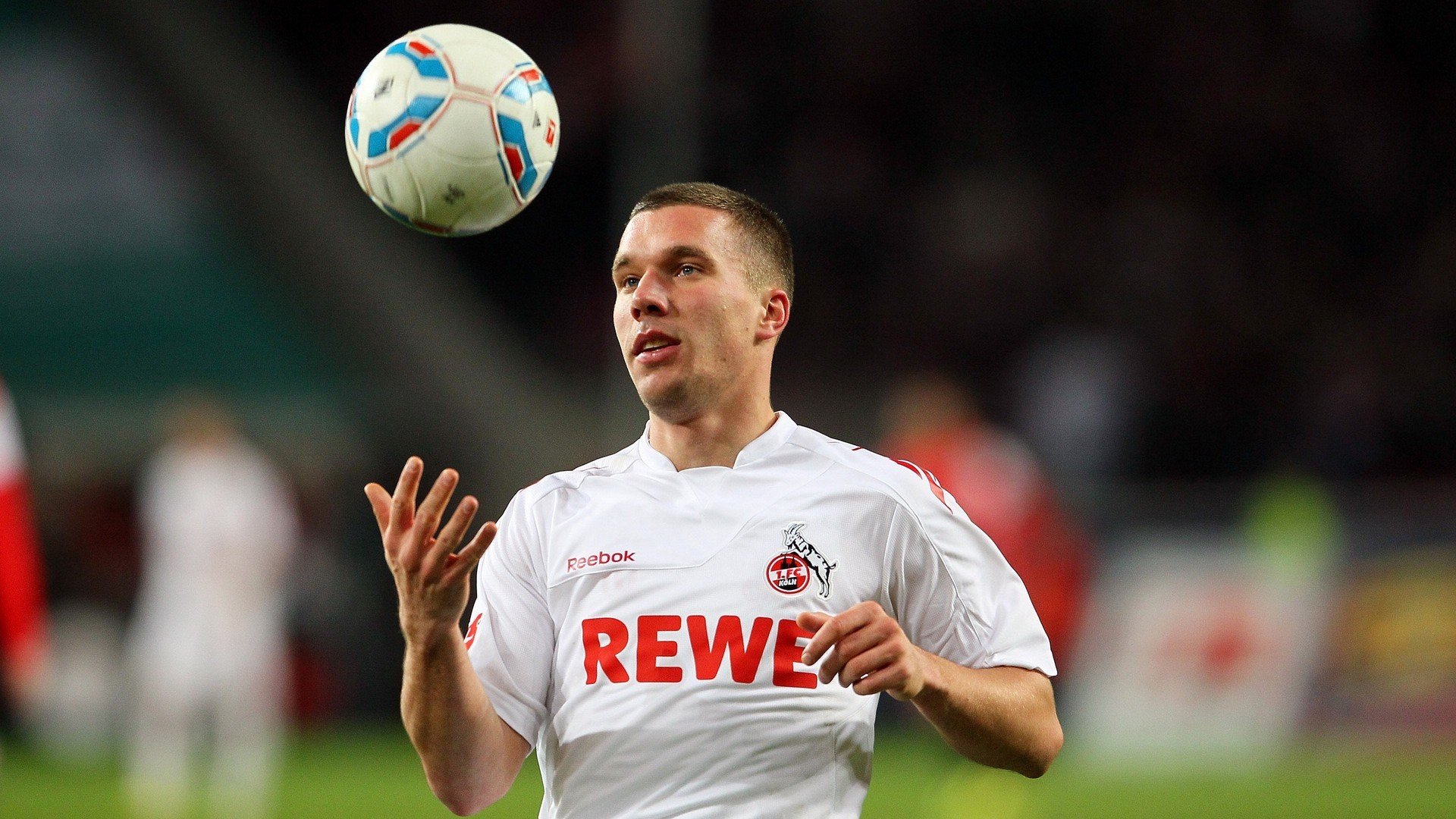 kaiyun中国官方网站-朗斯主场发挥出色展现整体统治力，朗斯vs兰斯比分预测