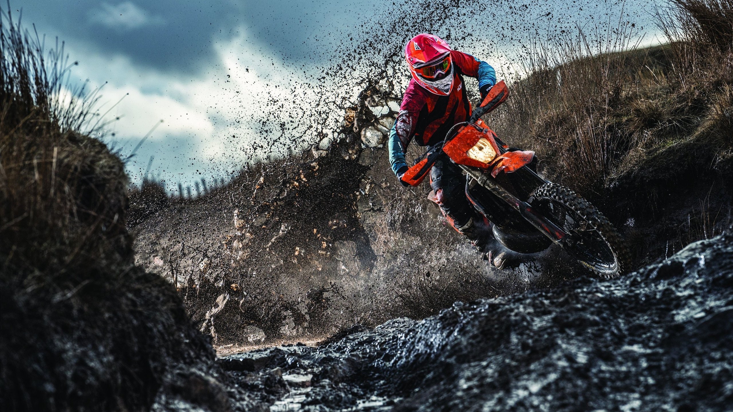 3-1,巴萨升至第2 落后榜首5分,亚马尔、费兰、拉什福德各入一球,巴萨二队